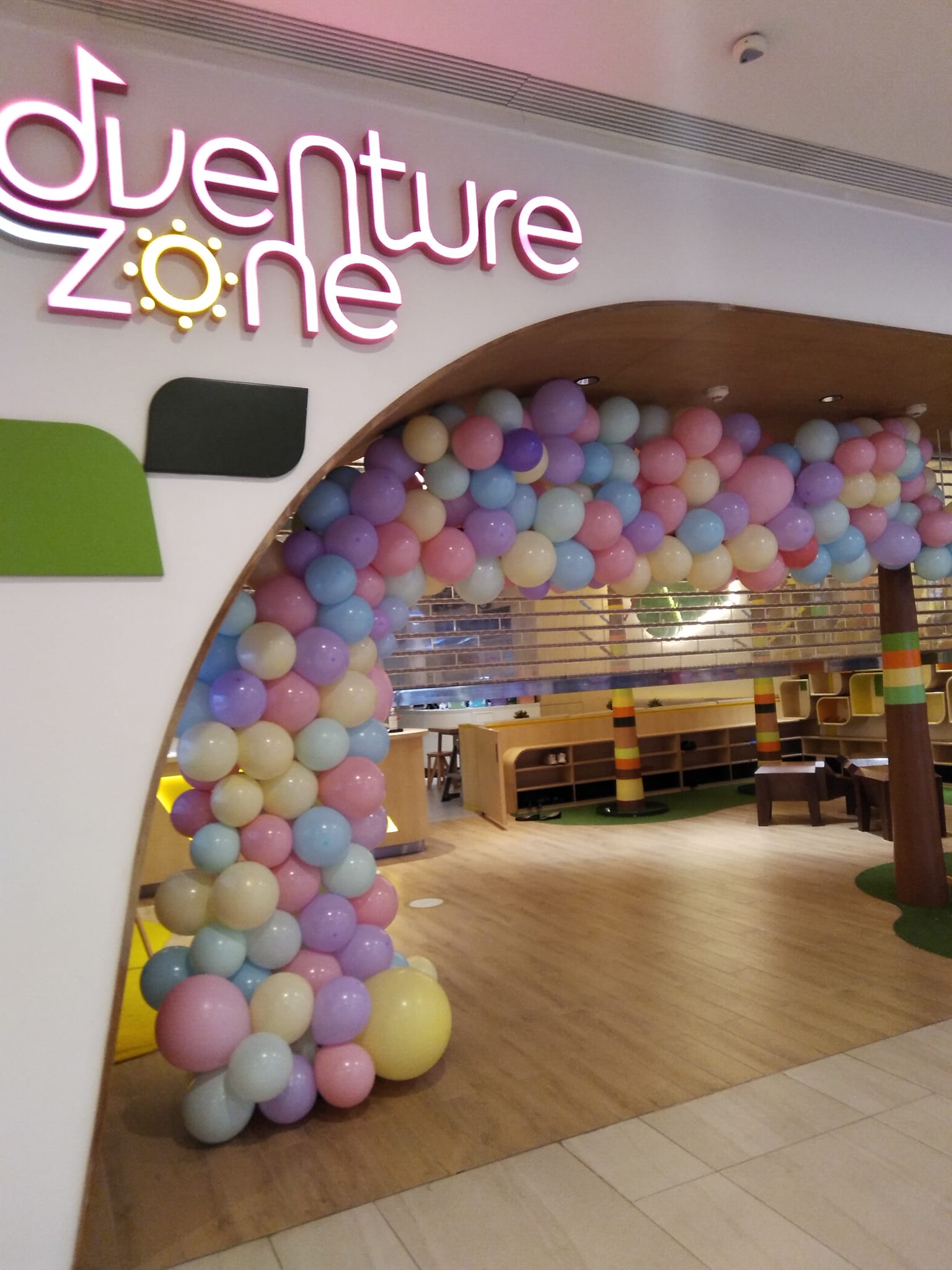 Balloon pillar decoration for parties and celebrations