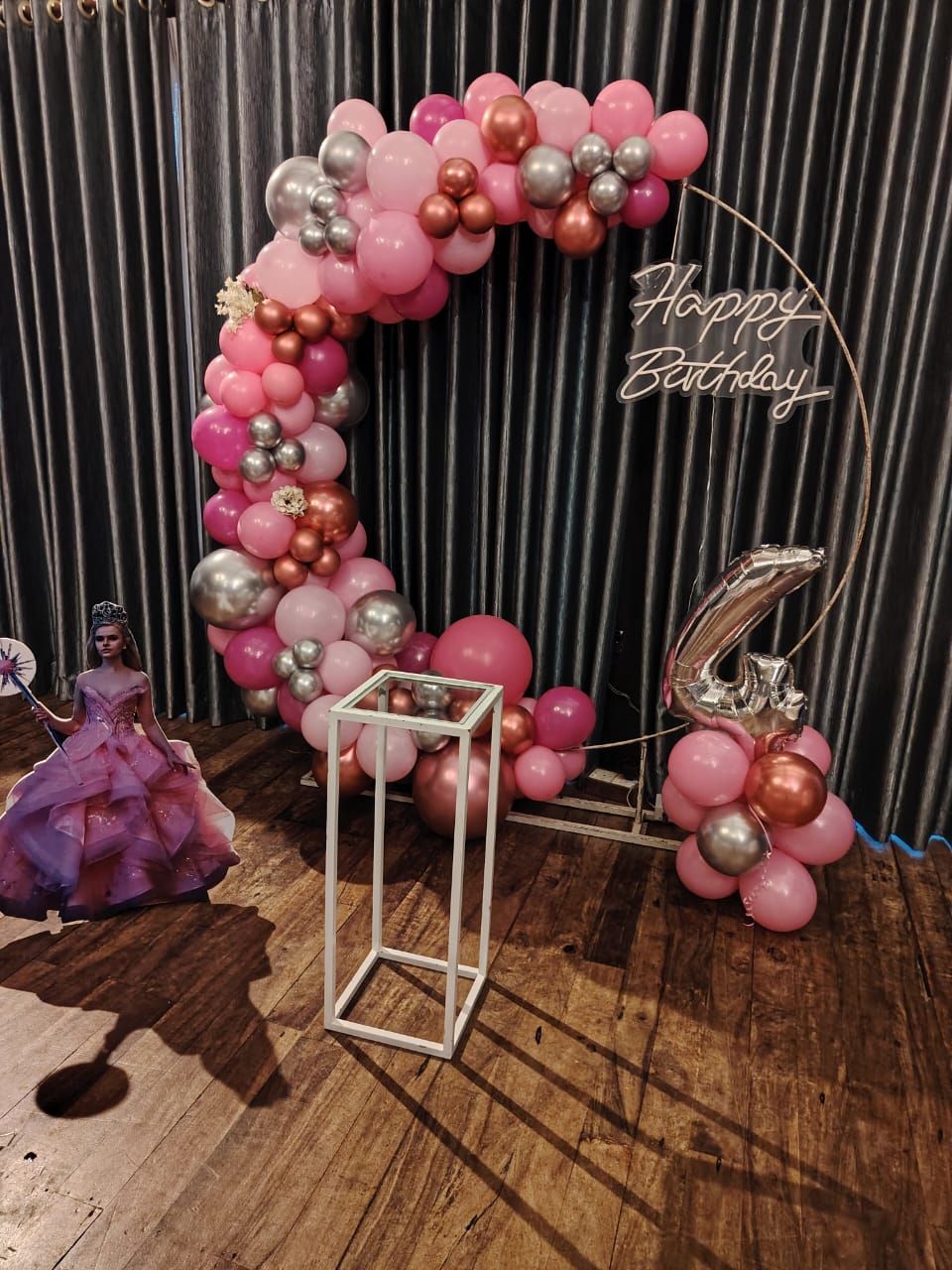 Round circle balloon frame design for modern event decoration