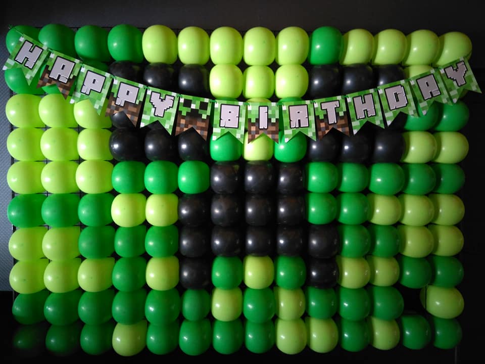 Hanging balloon net setup for stage or ceiling decor